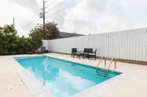 Walk to Beach Condo with Pool unit C - Island Morning Sun 3